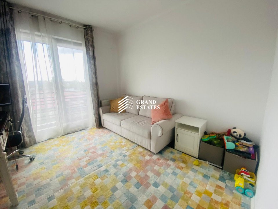 Apartament cu 3 camere decomodate cu terasa , lângă parc