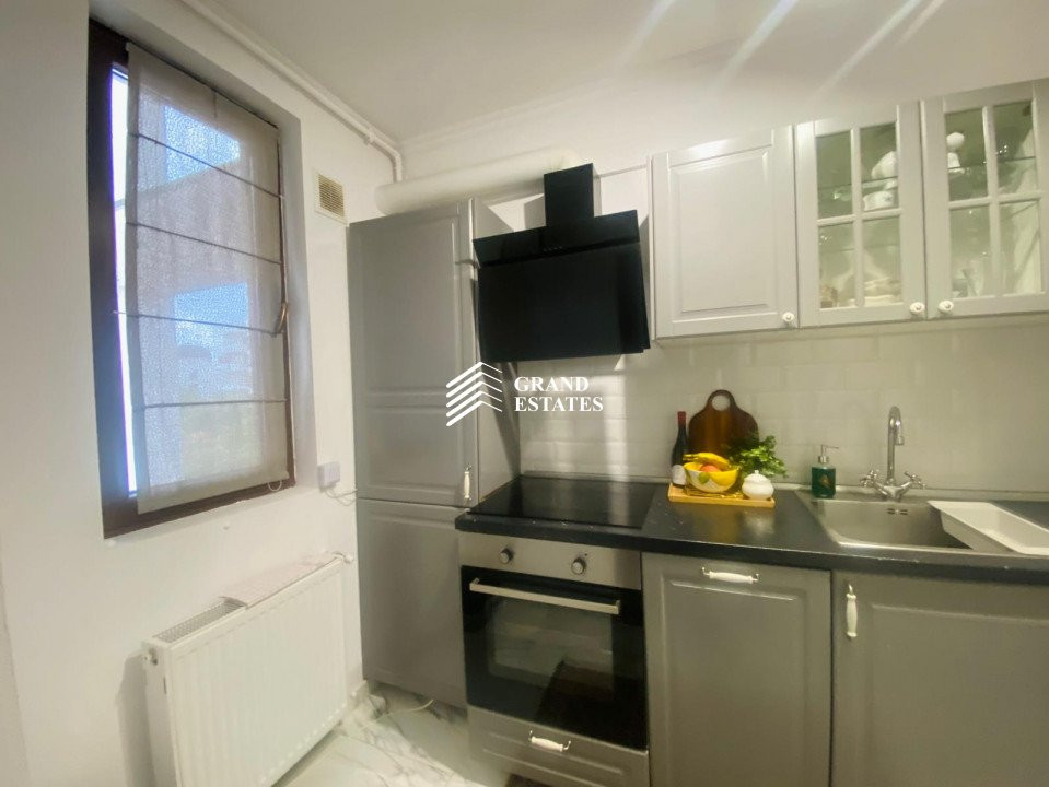 Apartament cu 3 camere decomodate cu terasa , lângă parc