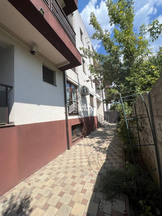 Apartament cu 3 camere decomodate cu terasa , lângă parc