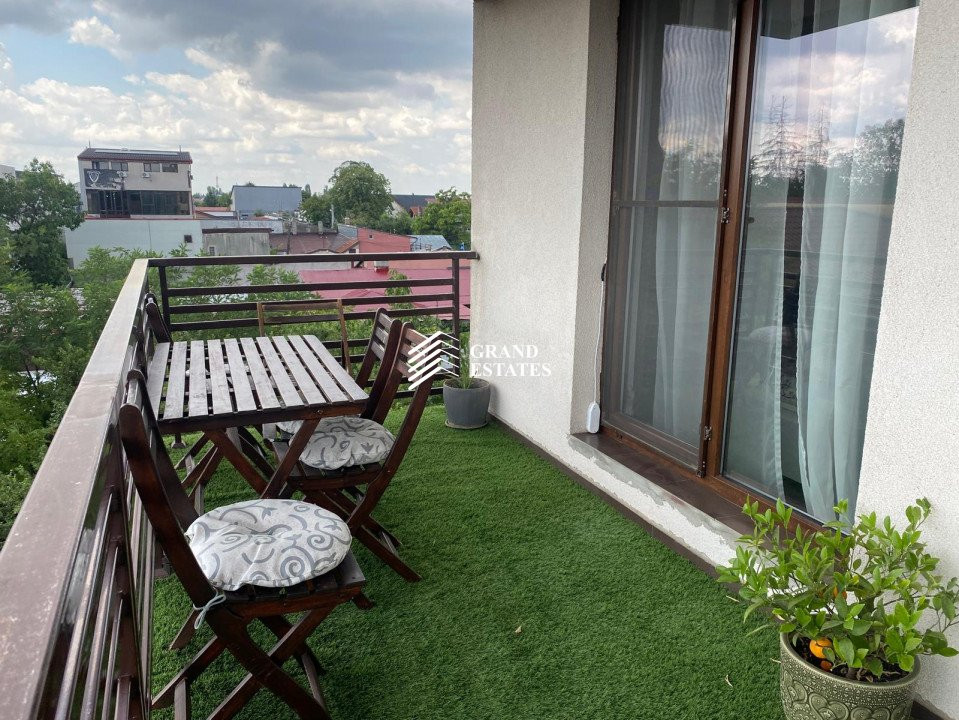 Apartament cu 3 camere decomodate cu terasa , lângă parc