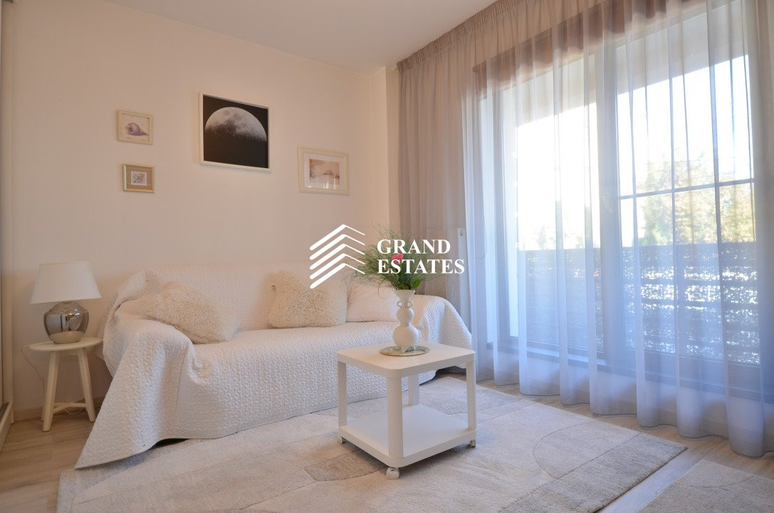 Apartament deosebit 3 camere, gradina 45mp, zona Damaroaia