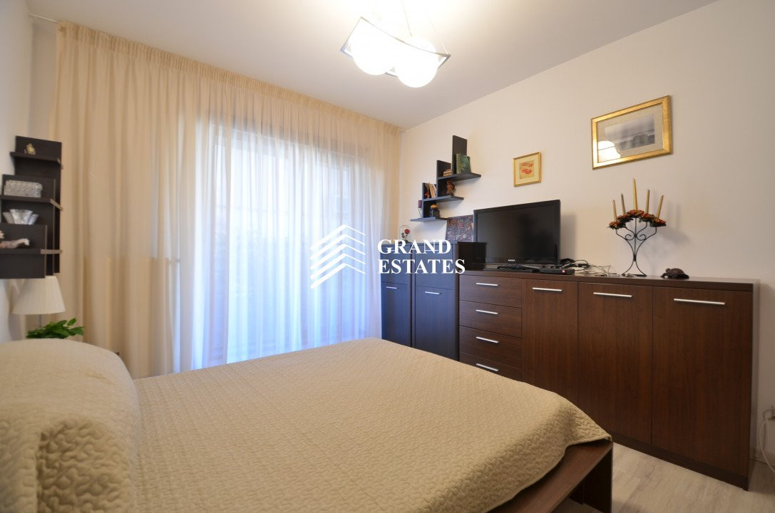 Apartament deosebit 3 camere, gradina 45mp, zona Damaroaia