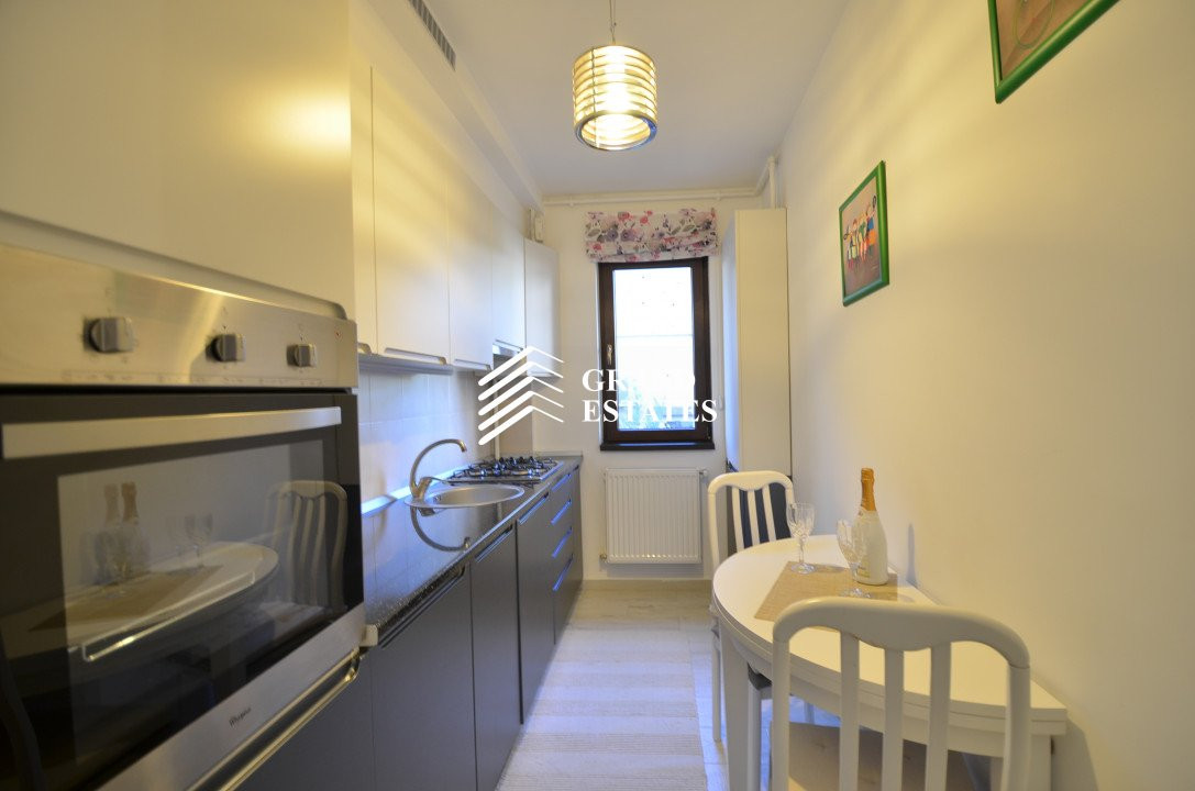 Apartament deosebit 3 camere, gradina 45mp, zona Damaroaia