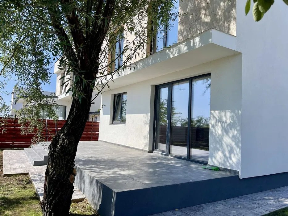Complex 14 vile/ 4 camere/145 mpu/ 300mp Teren/ Cuza/ 