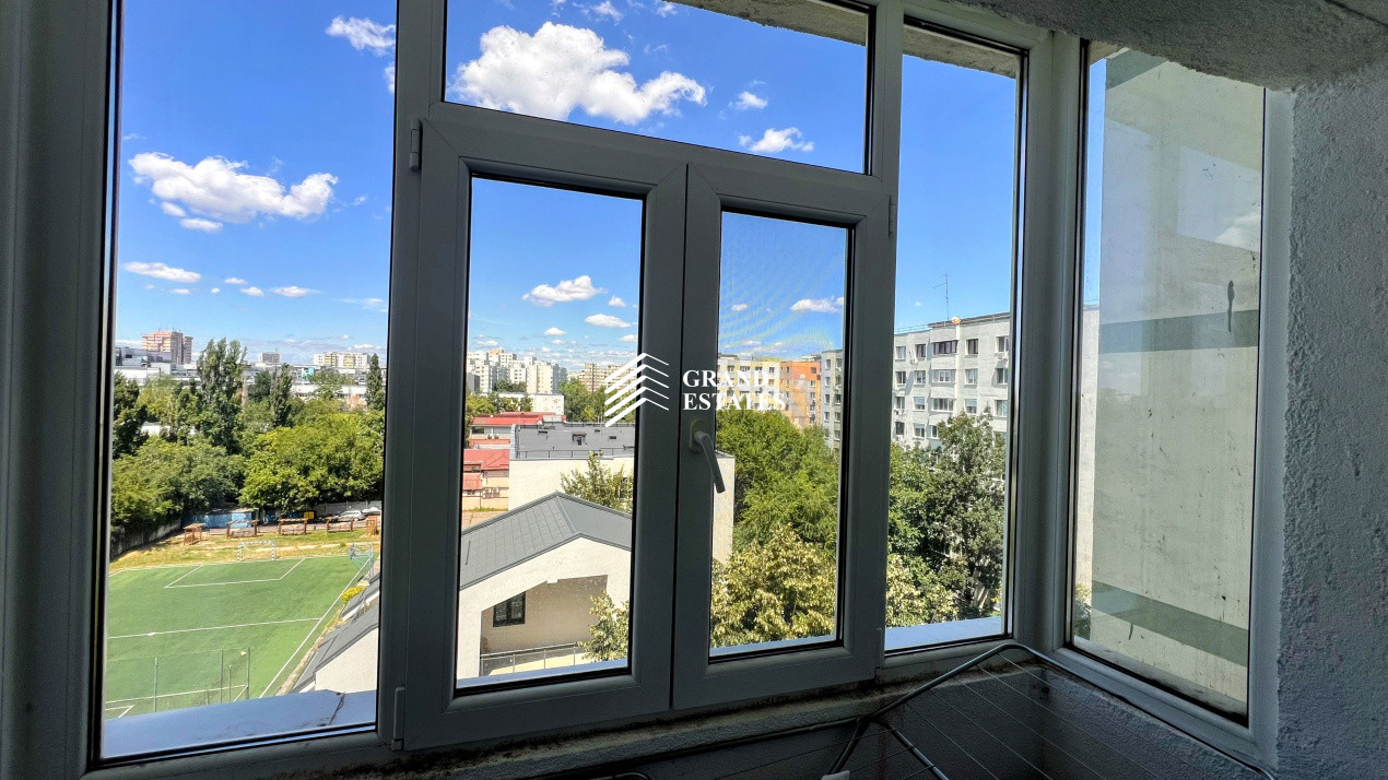 Garsonieră decomandată cu potențial ridicat - vedere libera, bloc reabilitat!