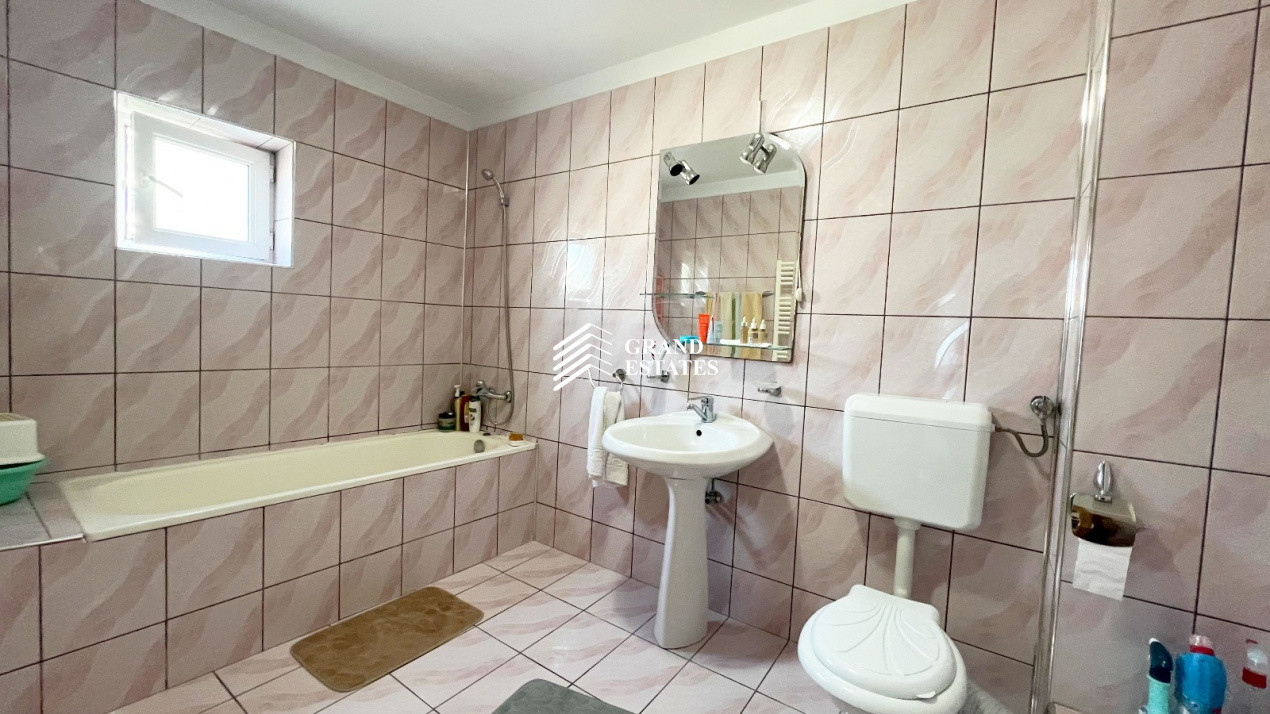 Casa individuala 5 camere I Posibil spatiu comercial I 300 mp I Parcul Lacul Tei