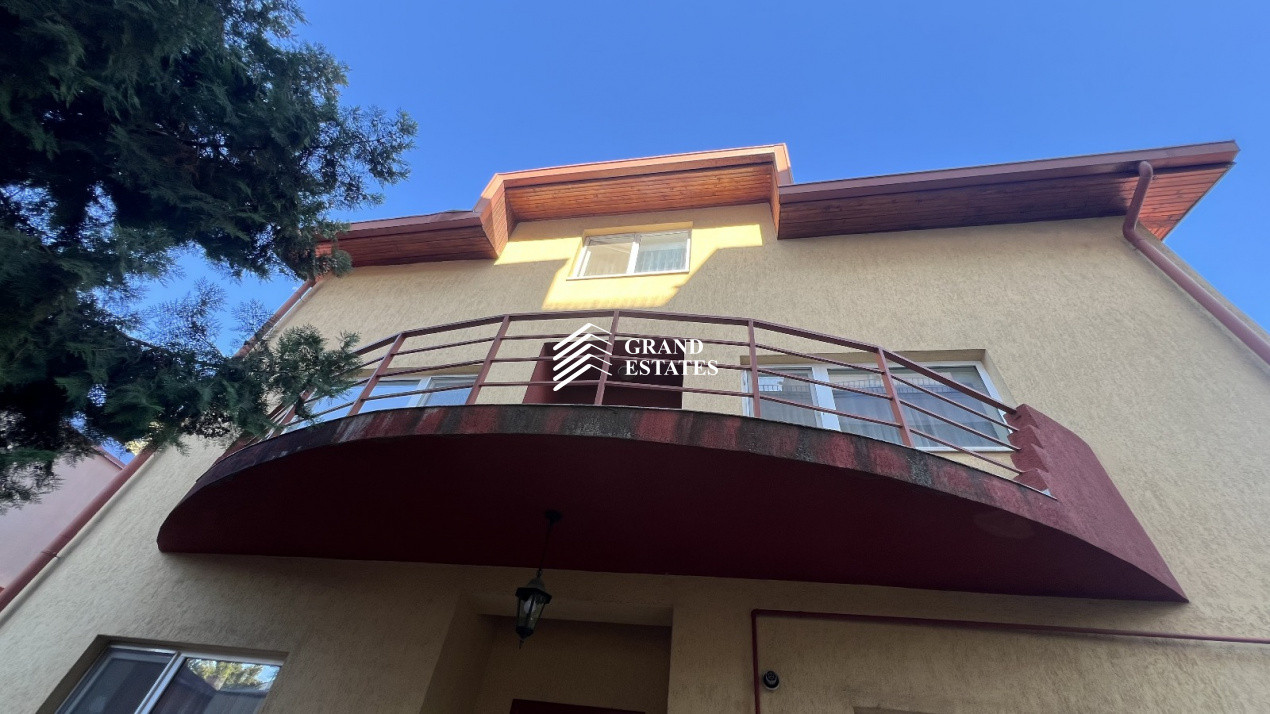 Casa individuala 5 camere I Posibil spatiu comercial I 300 mp I Parcul Lacul Tei