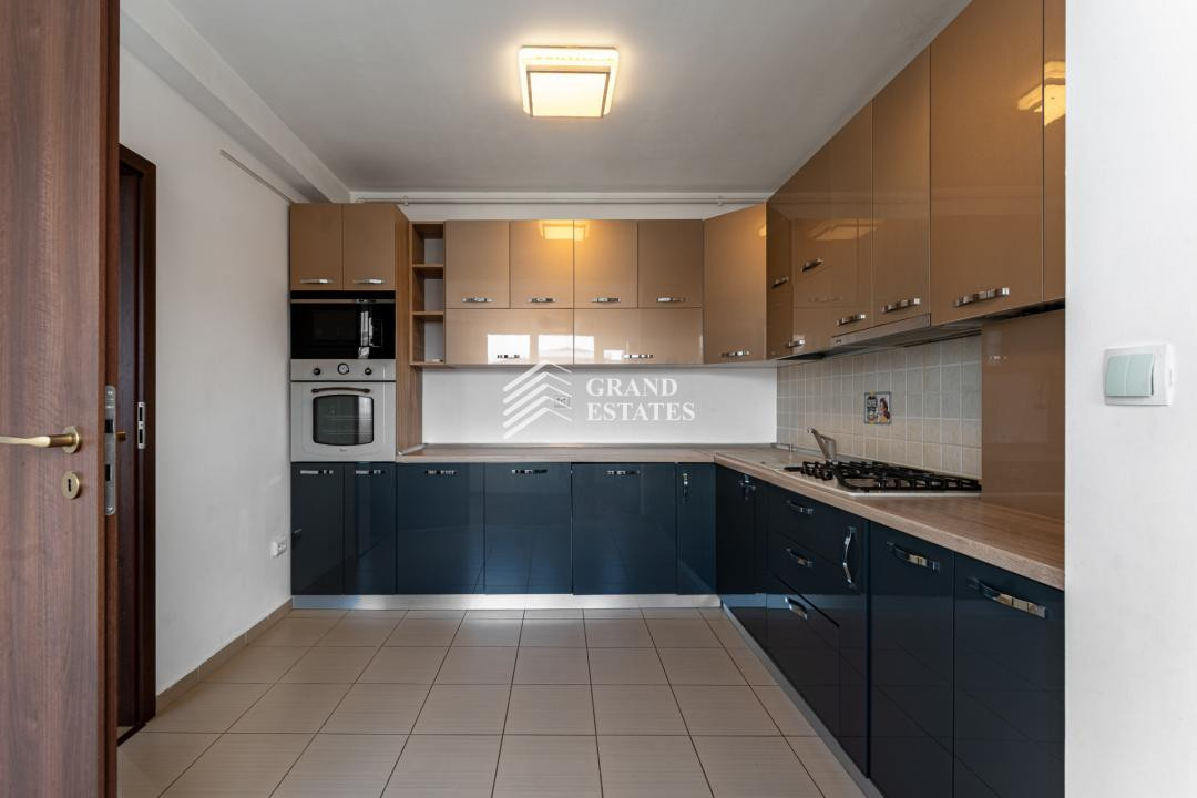 Apartament cu 3 camere | 79,1mp suprafață totală | Dr. Fermei | Loc de parcare 