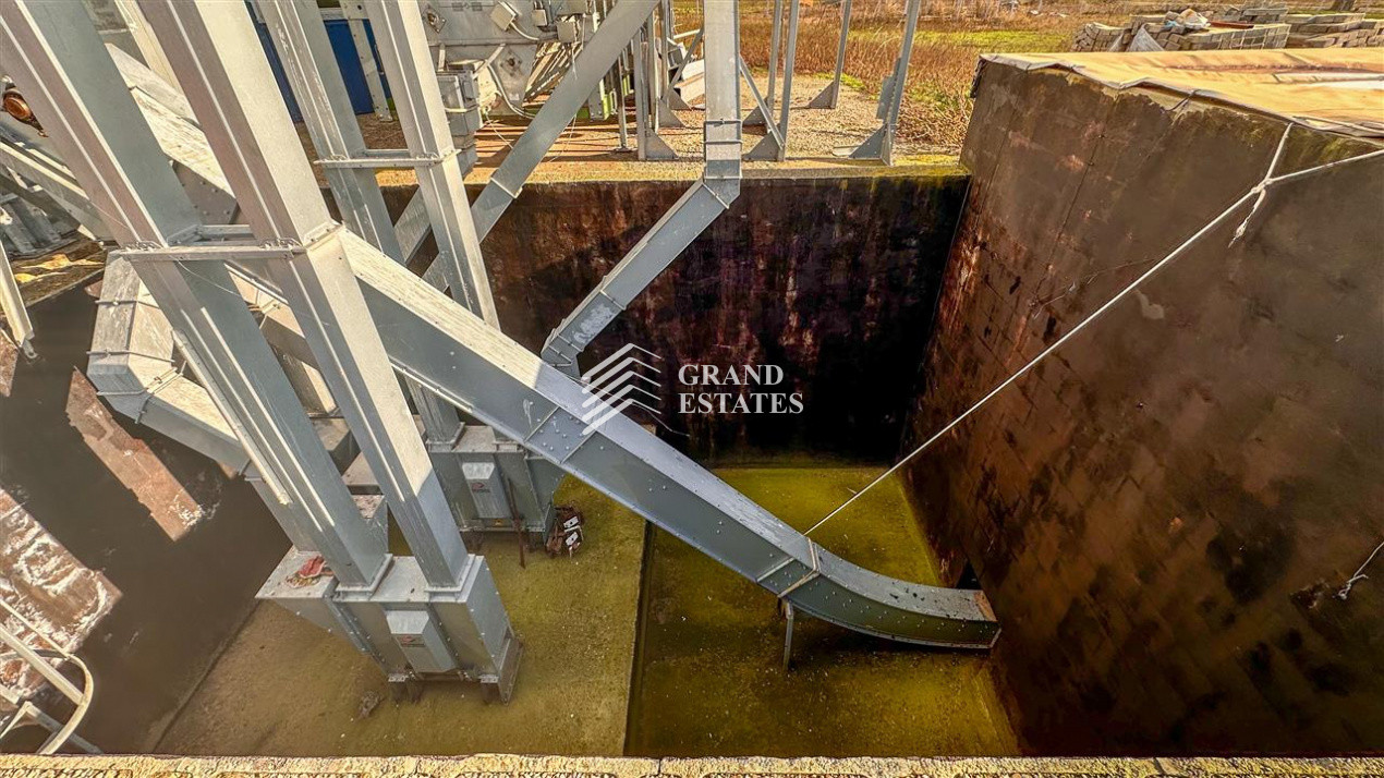 Siloz - Baza receptie si depozitare cereale 3000 tone | 2 ha teren | 