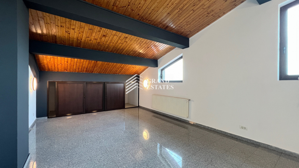 3 camere I 2 bai I bucătărie I 4 locuri parcare 