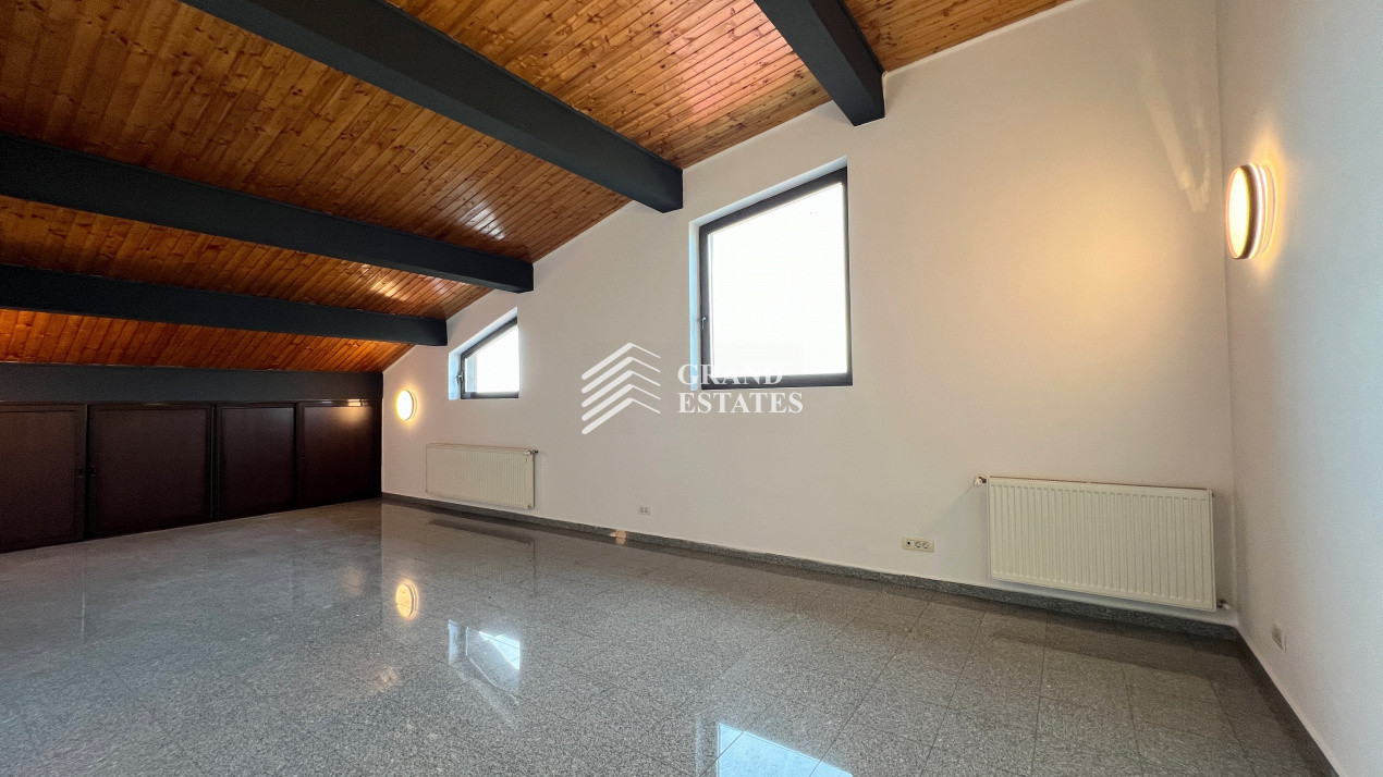 3 camere I 2 bai I bucătărie I 4 locuri parcare 