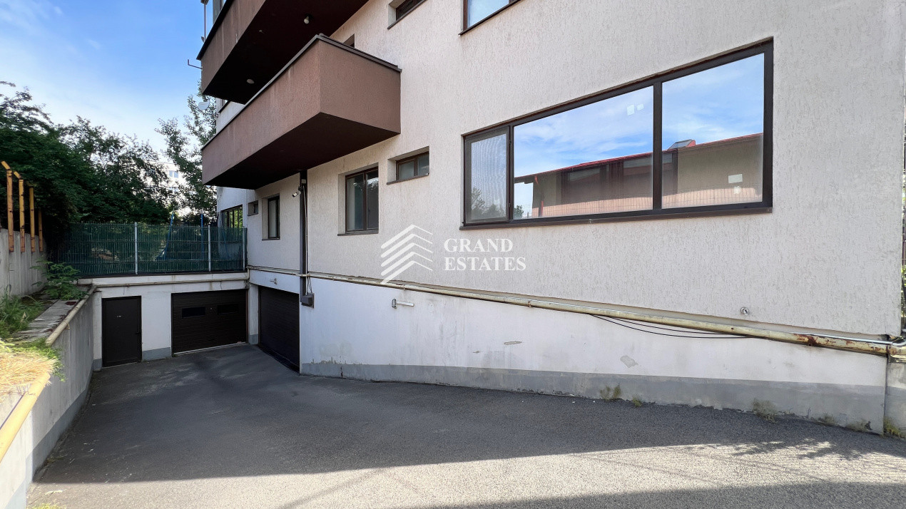 3 camere I 2 bai I bucătărie I 4 locuri parcare 