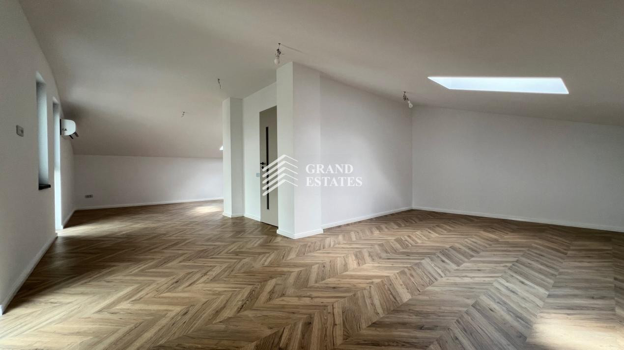 Vila duplex I 3 dormitoare I 3 bai I Mansarda genroasa I Parcare