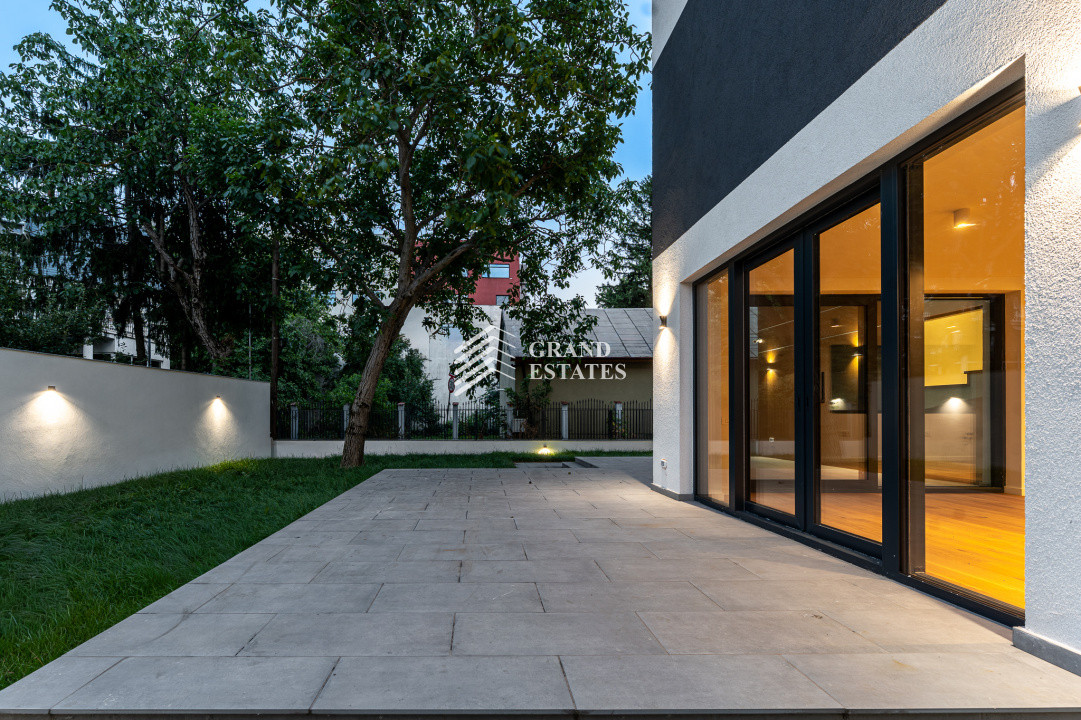 Vila individuala langa Lacul Baneasa | 6 camere, lift interior