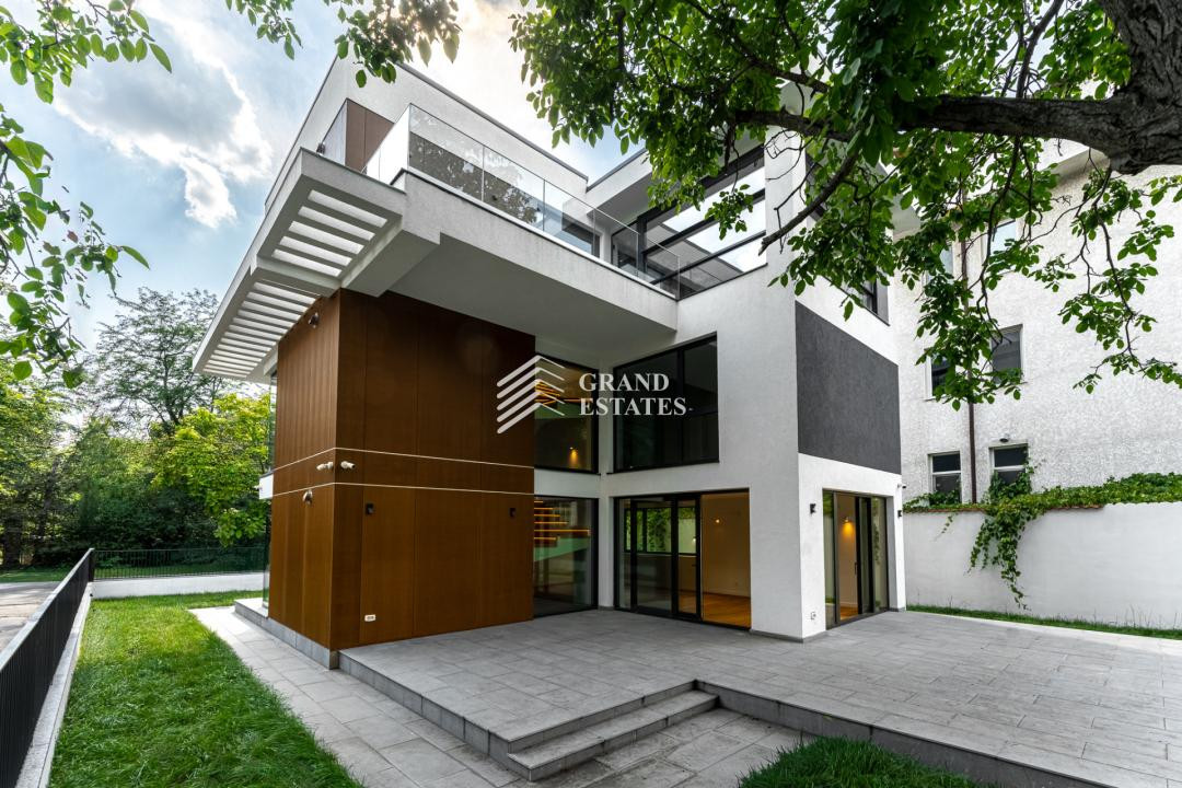 Finisaje superioare I 3 dormitoare I 3 bai I lounge cu terasă 
