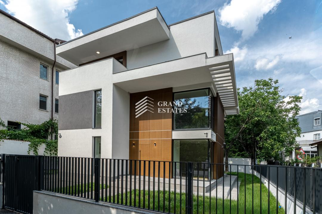 Finisaje superioare I 3 dormitoare I 3 bai I lounge cu terasă 
