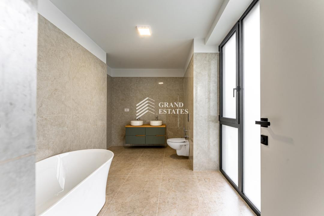 Finisaje superioare I 3 dormitoare I 3 bai I lounge cu terasă 