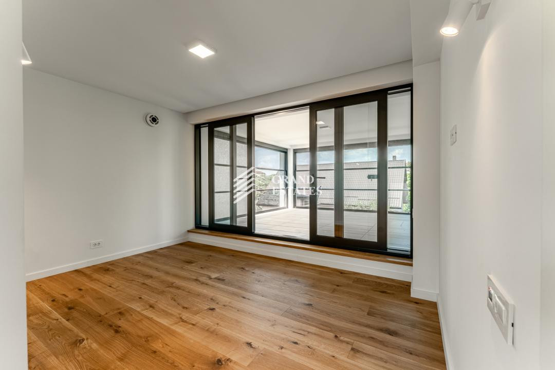 Finisaje superioare I 3 dormitoare I 3 bai I lounge cu terasă 
