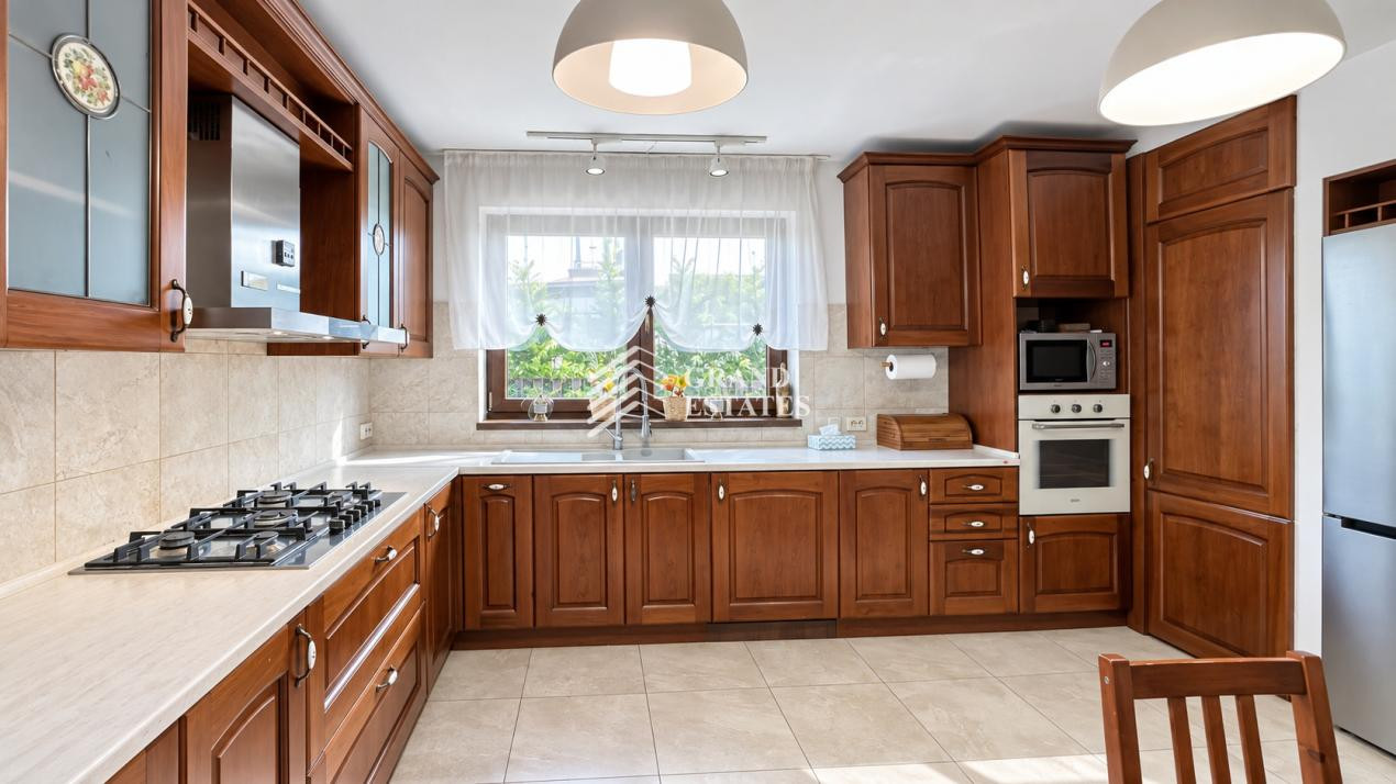 Vila unicat de inchiriat | Otopeni | 360 mp utili | Teren 900 mp | 8 camere | 