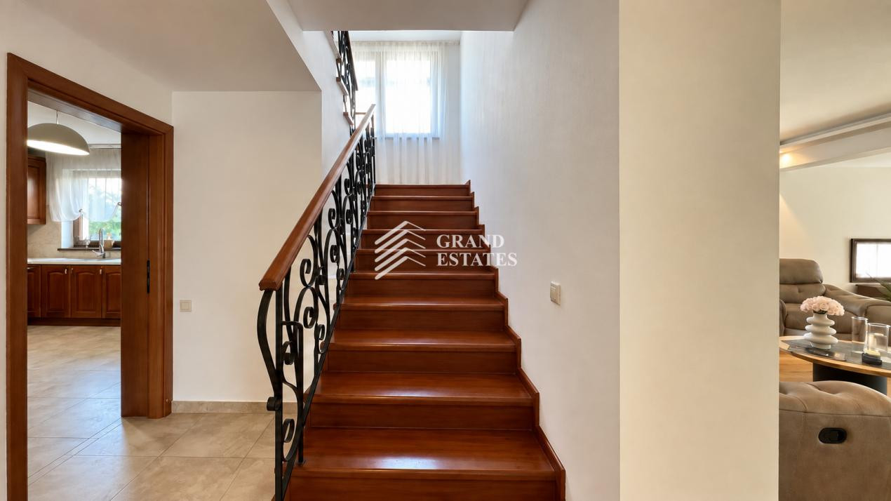 Vila unicat de inchiriat | Otopeni | 360 mp utili | Teren 900 mp | 8 camere | 